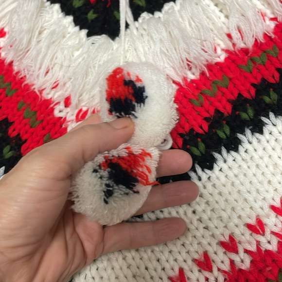 Vintage knit fringed poncho with hood - Picture 2 of 6